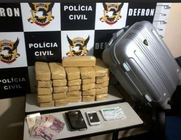 Servidora municipal &eacute; presa traficando drogas com adolescente em terminal