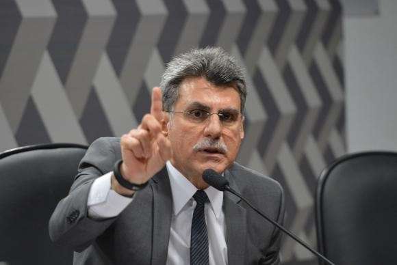 Michel Temer deve trocar 17 ministros, diz Romero Juc&aacute;
