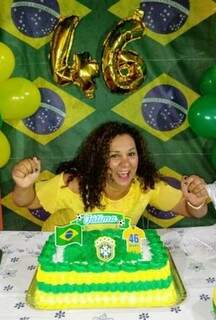 Fátima festejou os 46 anos com tema Copa do Mundo. (Foto: Arquivo Pessoal)