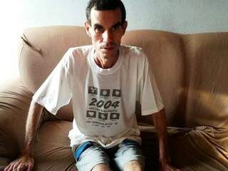  Gildo Lozano perdeu 40 quilos e esperança é cirurgia. (Foto: Reprodução/Facebook)