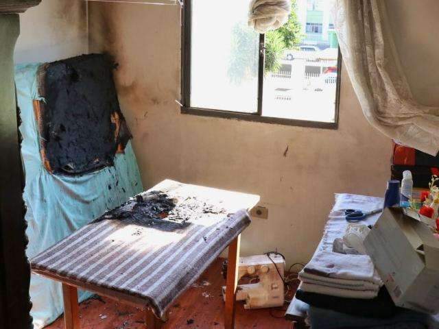 Ferro de passar roupa provoca inc&ecirc;ndio em apartamento 