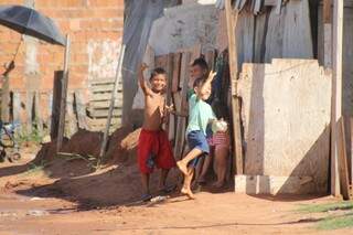 Transferência de favelados para nova área ainda não tem data para acontecer. (Foto: Marcos Ermínio)