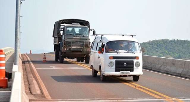 Engenheiros se re&uacute;nem hoje e materiais para reparo de ponte chegam at&eacute; amanh&atilde;