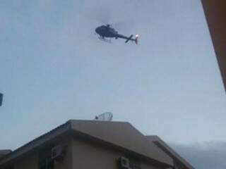 Helicóptero sobrevoou condomínios localizados atrás do Garras por cerca de 20 minutos. (Foto: Edimara Rita)