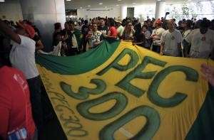 Policiais de MS participam de ocupa&ccedil;&atilde;o do Congresso por PEC 300