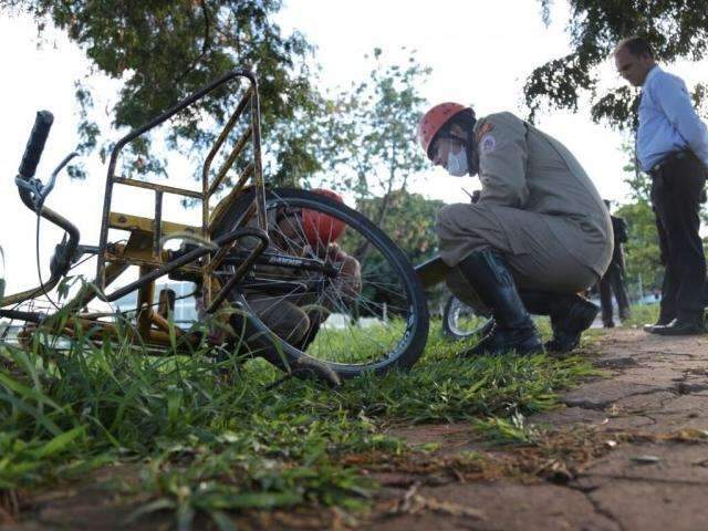 Ciclista fica ferido ao ser atingido por motocicleta na avenida Gury Marques