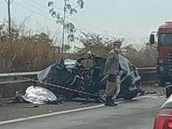 Motorista morre em acidente entre carro e carreta na BR-158 