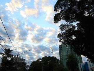 Campo Grande amanhece com céu parcialmente nublado e mínima de 18ºC. (Foto: André Bittar)