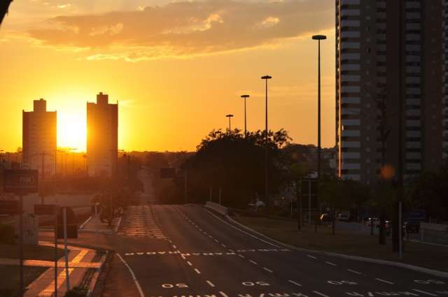 Sexta-feira amanhece com tempo aberto e calor em Campo Grande 