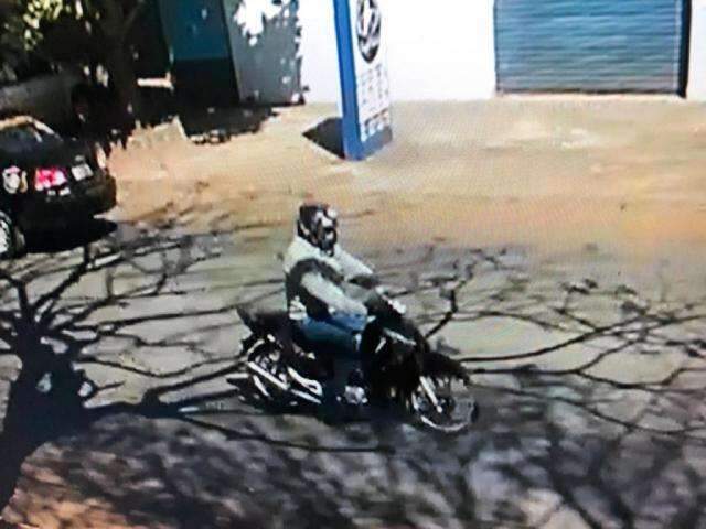 V&iacute;deo mostra suspeito se aproximando para atirar em homem morto na fronteira
