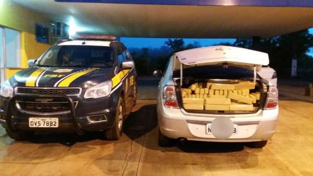 Motorista &eacute; preso em flagrante com 1 tonelada de maconha na BR-262