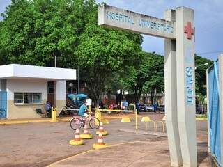 Entrada do Hospital Universitário em Campo Grande. (Foto: Arquivo) 