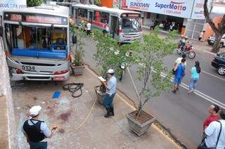 Marcelo foi atingido pelo ônibus enquanto caminhava na calçada da rua Rui Barbosa. (Foto: Minamar Júnior/ Arquivo)