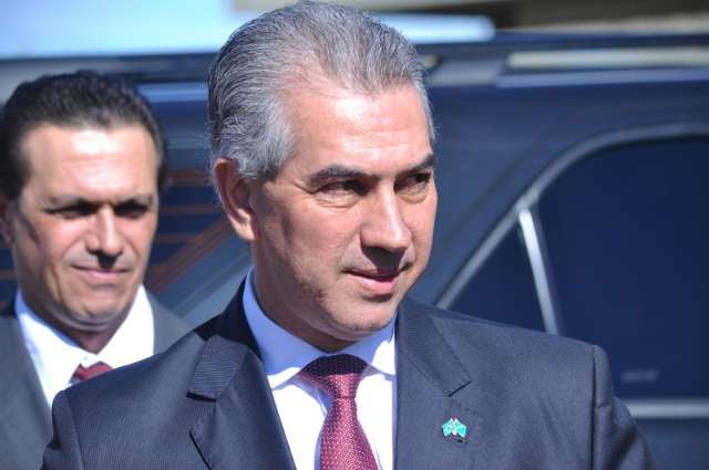 Governador entrega obras de pavimenta&ccedil;&atilde;o e ve&iacute;culo em Ant&ocirc;nio Jo&atilde;o