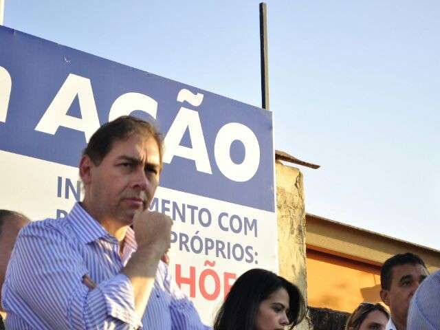 Bernal contraria Constitui&ccedil;&atilde;o e p&otilde;e faxineiros em cargos de confian&ccedil;a