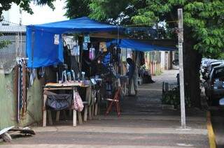 Rua Rui Barbosa é abrigo antigo de vendedores que hoje vivem crise financeira (Foto: Marcelo Calazans)