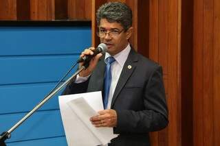 Deputado Rinaldo Modesto comentou sobre afastamento de Aécio (Foto: Victor Chileno/ALMS)