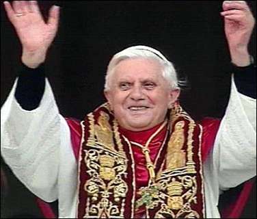 Papa Bento 16 surpreende fieis e anuncia renúncia ao pontificado