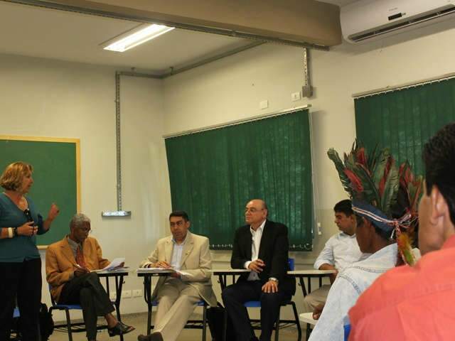  &Agrave; Comiss&atilde;o de Direitos Humanos, &iacute;ndios pedem mais seguran&ccedil;a e audi&ecirc;ncia com Dilma