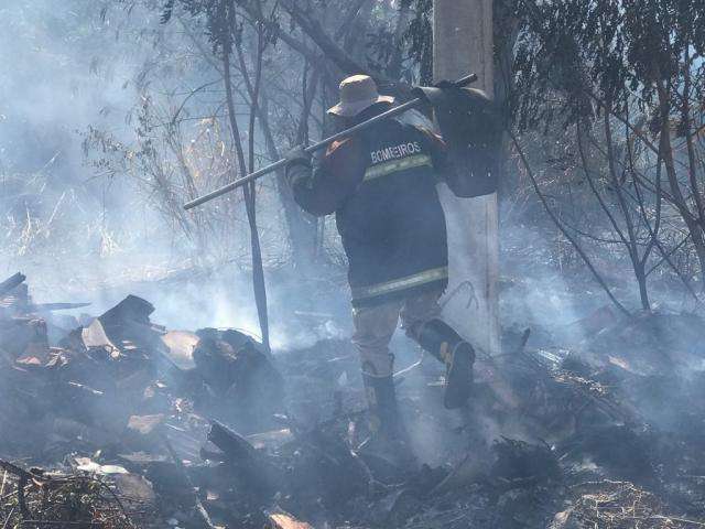 Bombeiros atenderam uma ocorr&ecirc;ncia de inc&ecirc;ndio a cada meia hora 