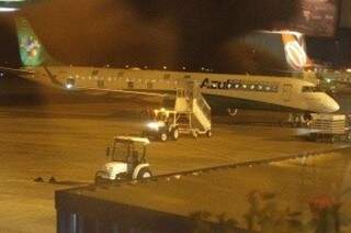 Mulher descia de voo que saiu de Campinas com destino a Campo Grande  (Foto: Marcelo Victor)