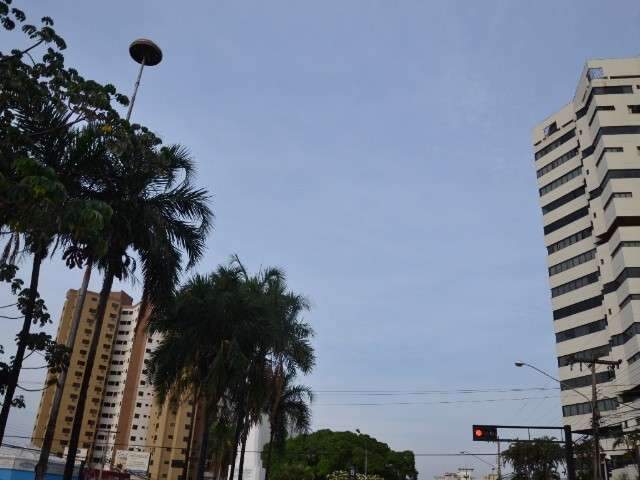 Sexta amanhece quente, term&ocirc;metros podem marcar at&eacute; 35&deg; na Capital