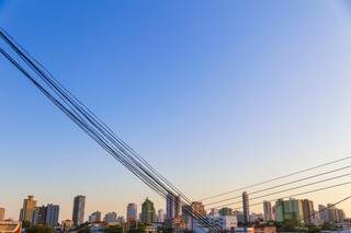 Em Campo Grande, a mínima é de 17ºC nesta manhã, com sol predominante. À tarde, a máxima chega a 30ºC e névoa seca. (Foto: Fernando Antunes)