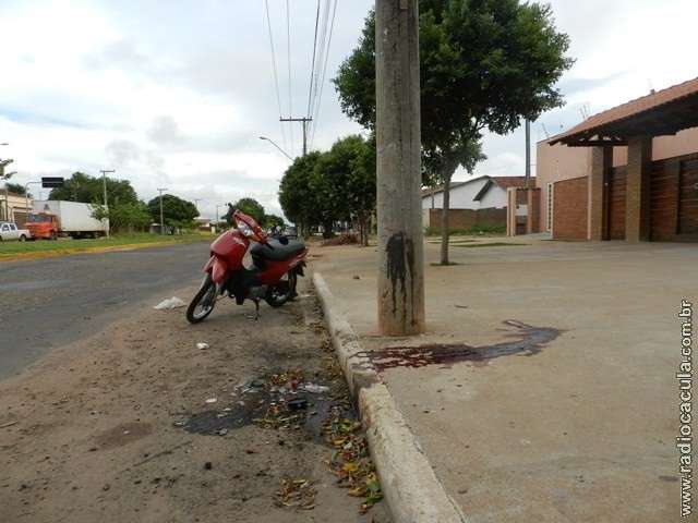 Colis&atilde;o de moto com poste mata mulher em Tr&ecirc;s Lagoas