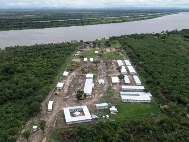 Representantes de MS discutem ponte com Bolsonaro e presidente do Paraguai