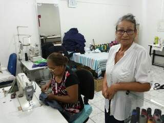 Lidia Ramona (à direita) pede mais segurança para continuar investindo em sua empresa de confecções (Foto: Kleber Clajus)