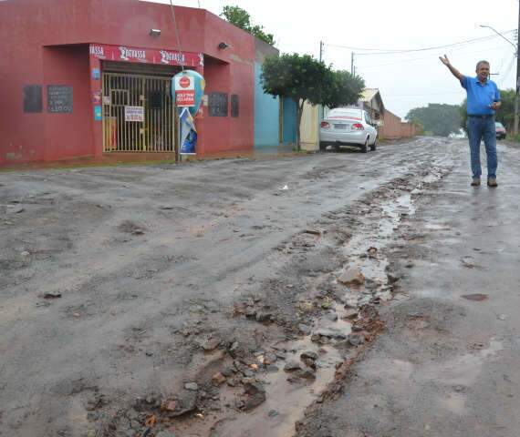  Moradores reclamam de cascalhamento e temem pr&oacute;ximas chuvas