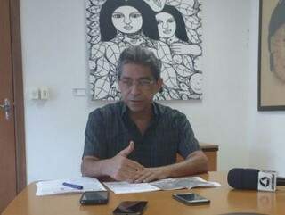 Secretário José Marcos Fonseca explica os problemas na lei de desafetação (Foto: Osvaldo Júnior)