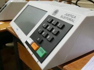 Criada há 20 anos, a urna eletrônica é um microcomputador de uso específico para eleições. (Foto: Reprodução TV News)