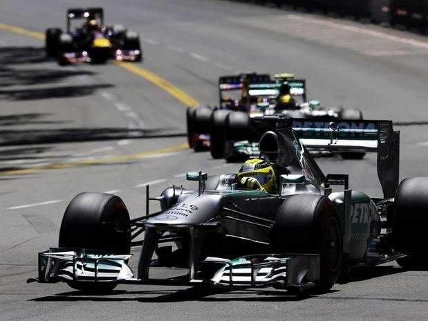  Nico Rosberg vence em M&ocirc;naco em corrida marcada por acidentes