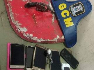 Vários objetos que foram roubados ontem à noite foram recuperados pela Guarda Municipal (Foto: divulgação) 
