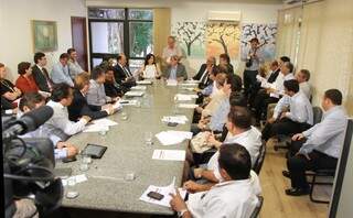 Representantes de 30 entidades se reuniram com o governador André Puccinelli (Foto: Divulgação)