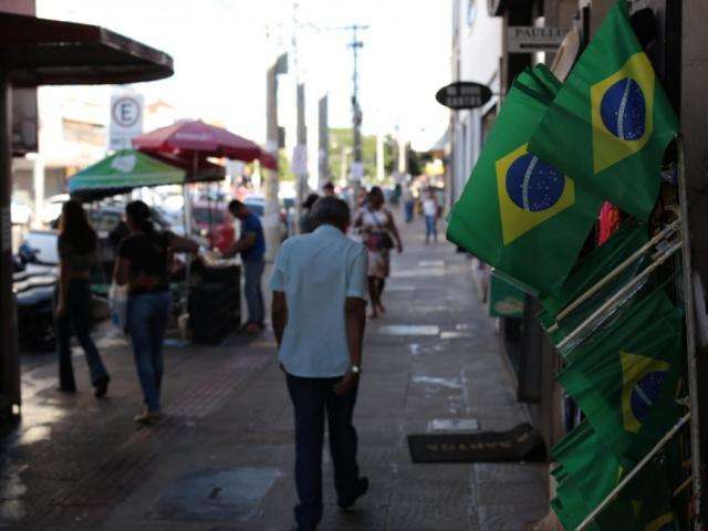 Apesar de sal&aacute;rio liberado, com&eacute;rcio amarga queda de 70% nas vendas