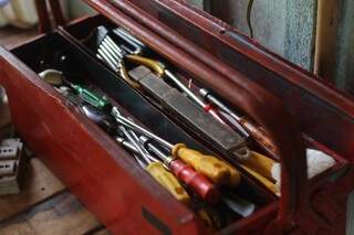 A caixa de ferramentas do eletricista tem todos os tipos de ferramentas.(Foto: Marcos Ermínio)