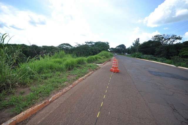 Obras na Tamandar&eacute; n&atilde;o &quot;andam&quot; e na sa&iacute;da para Rochedo eros&atilde;o amea&ccedil;a pista
