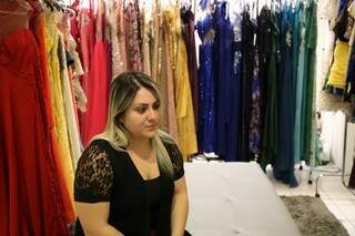 Bruna começou a tocar o negócio há dois anos ao observar necessidade do mercado por roupas de festas mais modernas (Foto: Fernando Antunes)