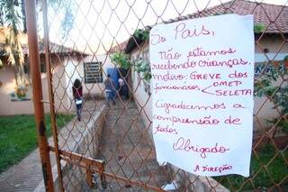 No Ceinf da Vila Nhanhá, portas estão fechadas (Foto: Marcos Ermínio)