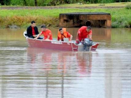 Bombeiros localizam corpo de rapaz que desapareceu em lago