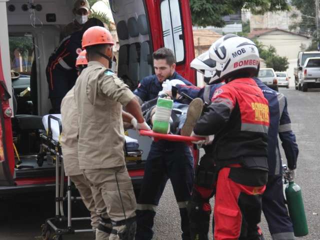 É grave o estado de saúde de motociclista atingido por caminhonete 