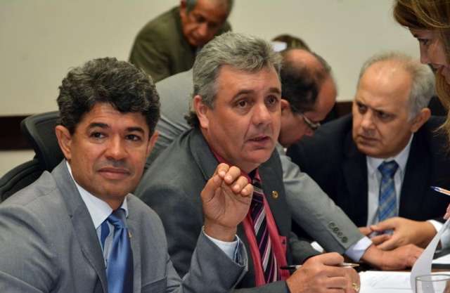 Sem apoio, projeto que suspende taxa veicular n&atilde;o ter&aacute; regime de urg&ecirc;ncia