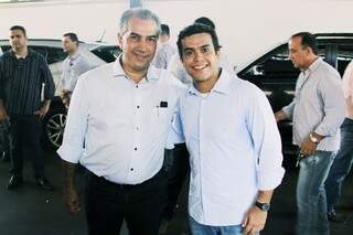 Governador Reinaldo Azambuja e o deputado Beto Pereira após a solenidade de filiação. (Foto: Alan Nantes)