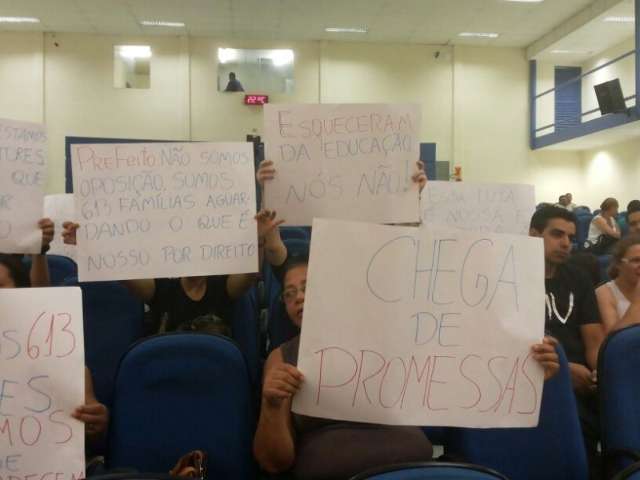 Aprovados em concurso de 2009, professores cobram convoca&ccedil;&atilde;o