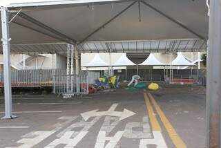 Estrutura já sendo desmontada no Shopping Campo Grande 