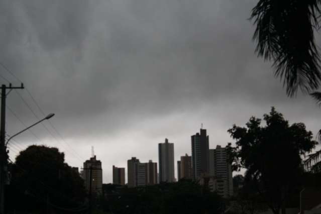Chuva, c&eacute;u nublado e temperatura em 20&deg;C: assim amanhece o domingo na Capital