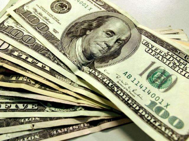 D&oacute;lar fecha pr&oacute;ximo de R$ 3,50, no maior valor em quase dois anos