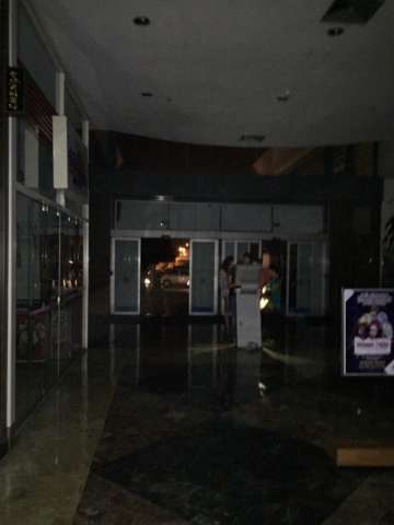 Fogo em transformador deixa shopping e parte de bairro nobre &agrave;s escuras